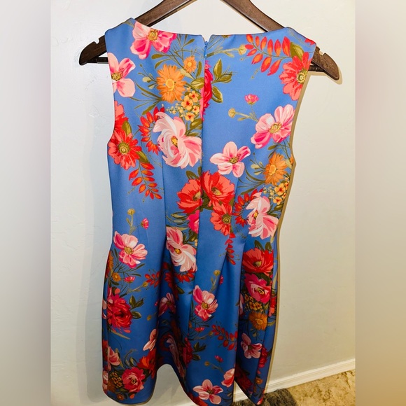 Beautiful and good quality Vince Camuto dress with floral print - Picture 3 of 4